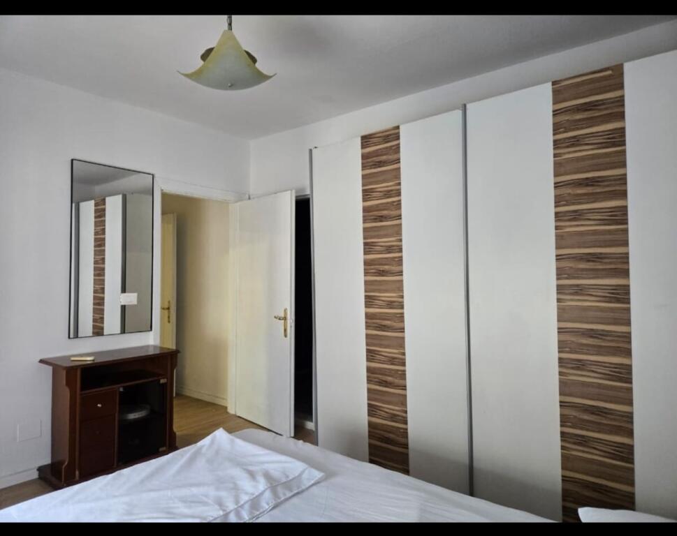 2+1,i mobiluar komune e parisit cmimi 850 euro