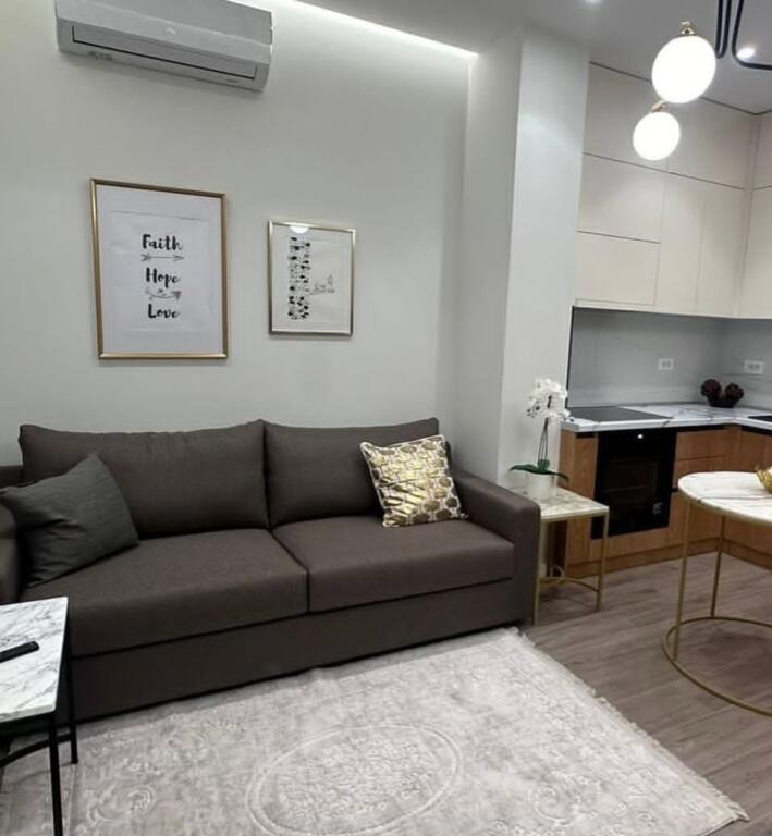 APARTAMENT ME QIRA 1+1- Rruga Karl Gega, Kompleksi Lura (Ish Stacioni i Trenit)