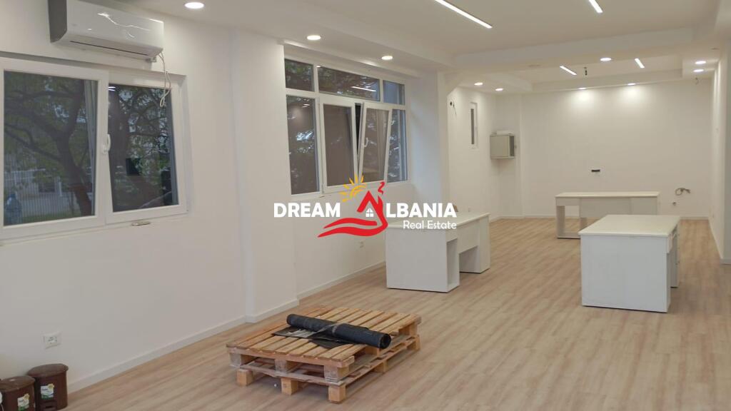 Jepet me qera ambient biznesi te brryli mbrapa ministrise se jashtme (42611298)