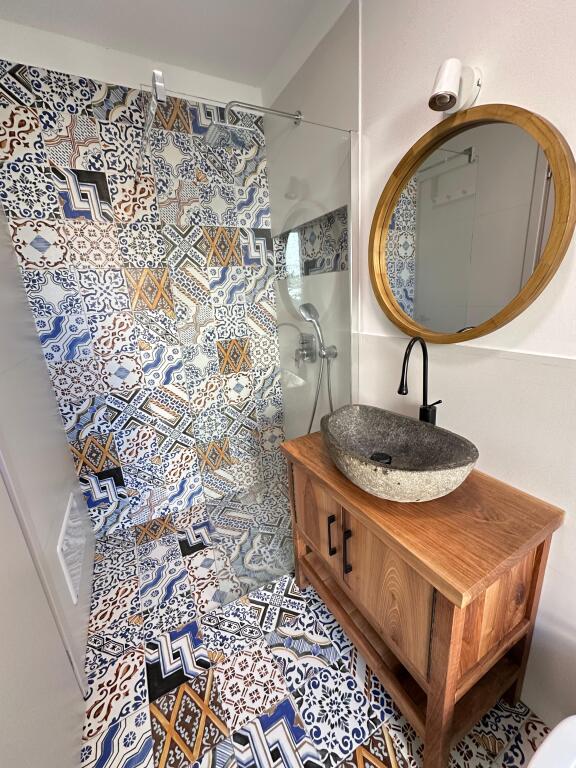 Jepet Qira Apartament 2+1+ Post Parkimi në rezidencë private afër Liqenit të Thatë