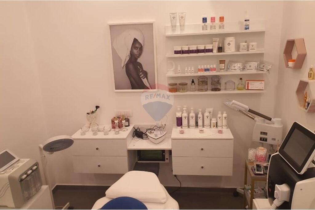 Dyqan - Për Qira - Bulevardi Zogu I, Tiranë !