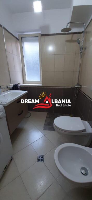 Jepet me qera apartament 1+1 per zyra/banim ne rrugen Qemal Stafa prane Shkolles se Kuqe (ID 4219472)