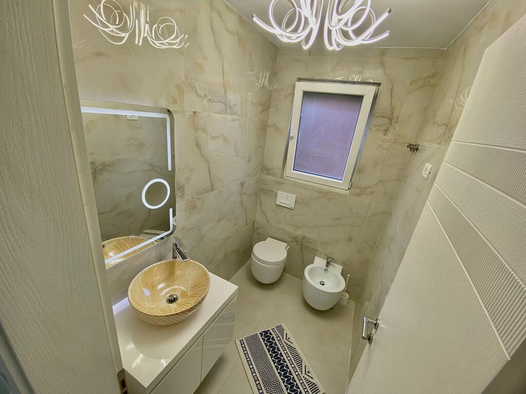 📣 QERA Apartament 3+1 Me 2 Tualete 📍 Prane Ambasades Amerikane, Tirane ✨