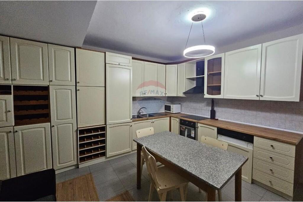 Apartment 3+1 for rent at Brryli! 65,000lek