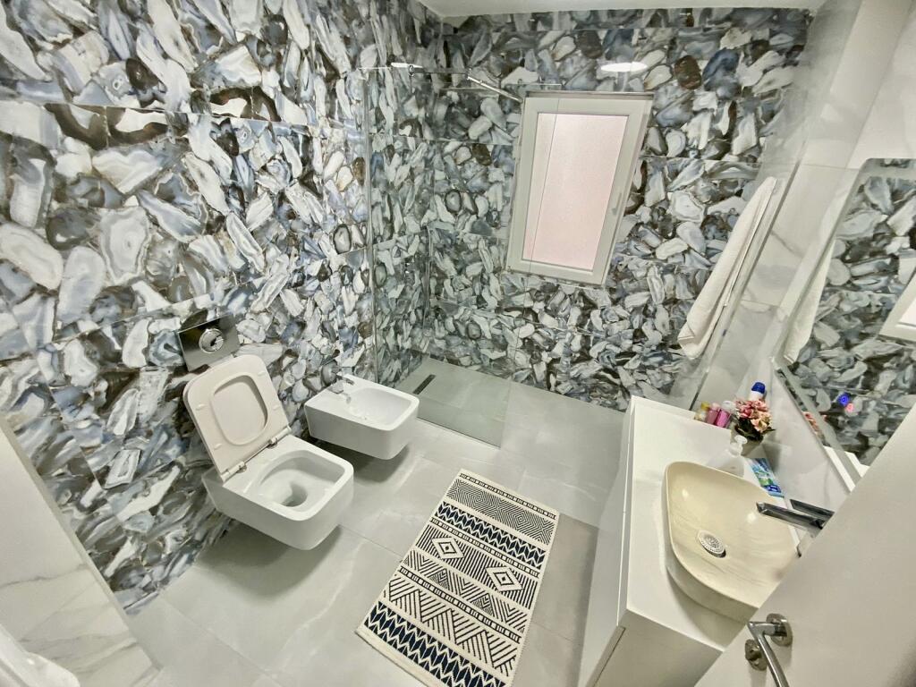 📣 QERA Apartament 3+1 Me 2 Tualete 📍 Prane Ambasades Amerikane, Tirane ✨