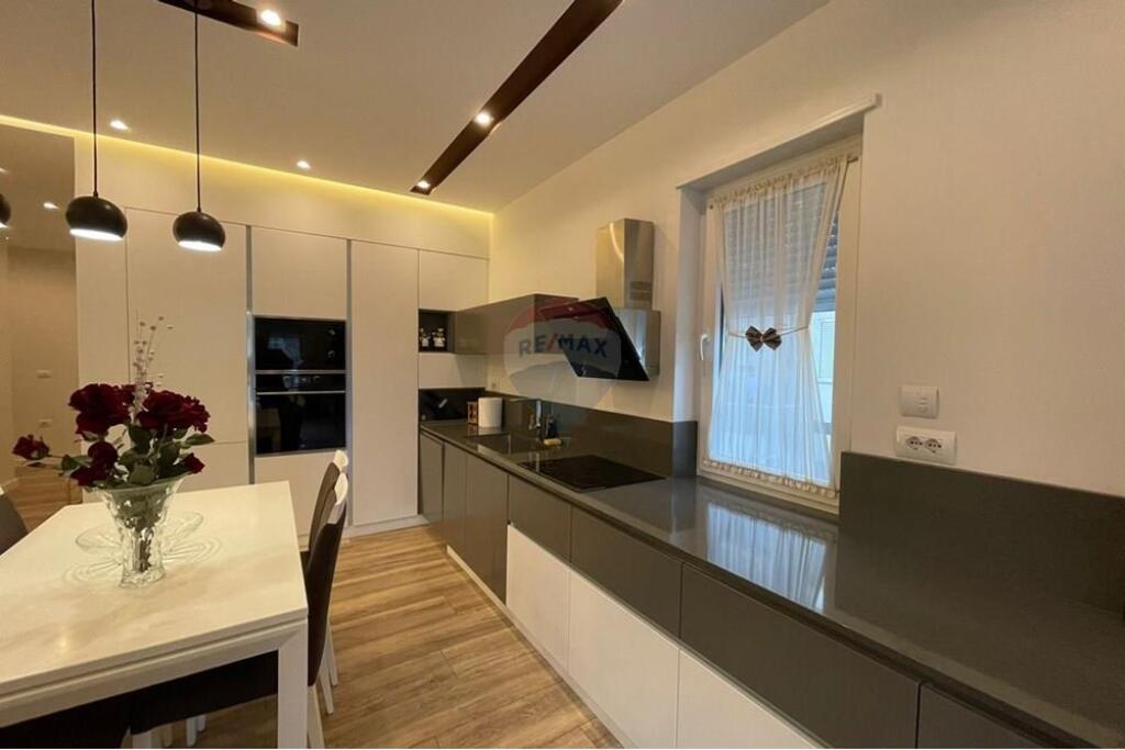 Apartament 3+1 me post parkimi tek K.Zoo!