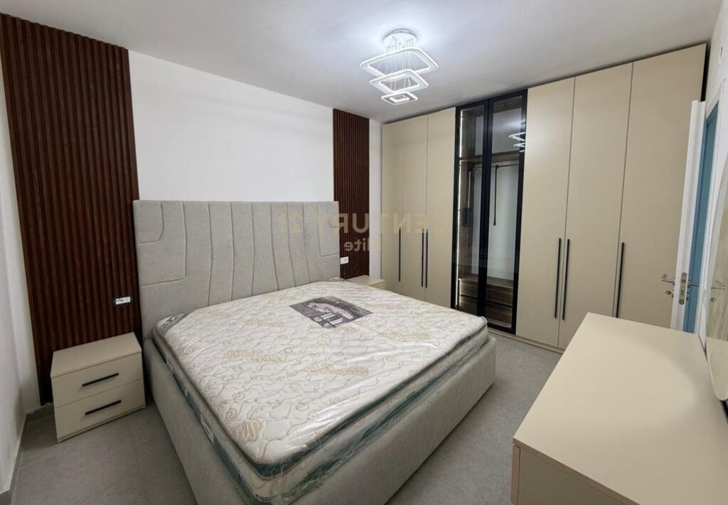 Qira, Apartament 2+1+2, Astir