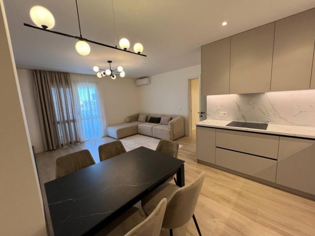 🏢Rruga e Elbasanit,prane Ambasades Amerikane jepet me qera apartament ,2+1,i sapo mobiluar 1,100 €uro