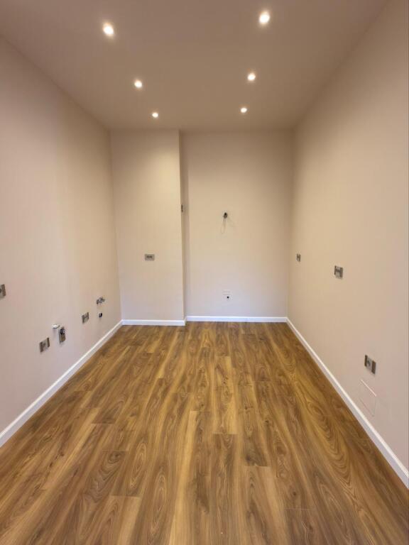 AMBIENT BIZNESI ME QERA 170 M2 VILAT GJERMANE 1900 EURO
