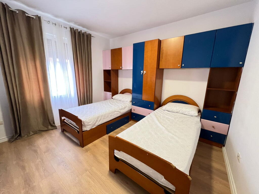 Appartamento in affitto 2+1+2 presso Komuna E Parisit (ID B2201525) Tirana