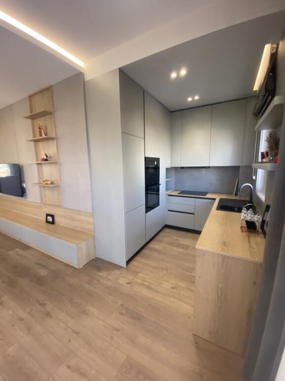 3+1,i mobiluar kopshti botanik,cmimi 1500 euro me parkim