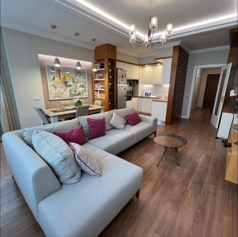 apartament 2+1 me qira tek Liqeni