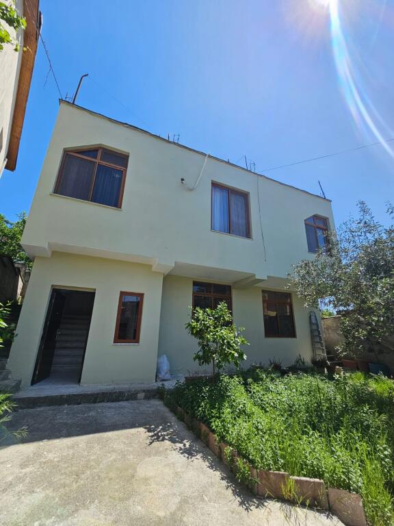 ✨Vendesi *Casa Privata* *1 Piano (3+1+2wc) +1 Piano seminterrato* + *Terreno* a 📍Kombinat, Tirana -- *185.000€*
