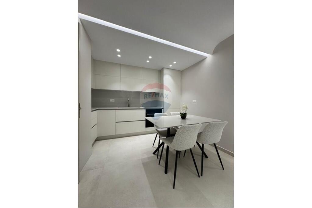Apartament 2+1+2- Për Qira - Kodra e Diellit 2, Tiranë