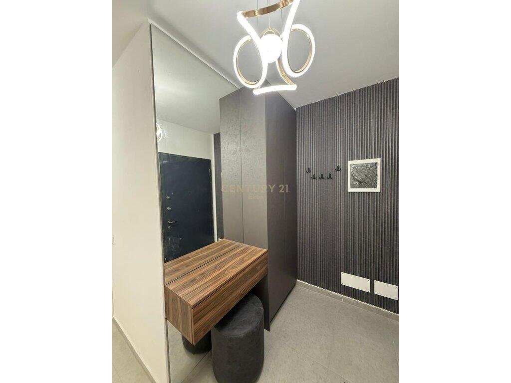 Qira, Apartament 2+1+2, Astir