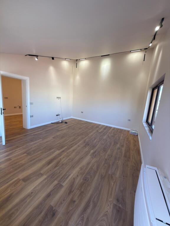 AMBIENT BIZNESI ME QERA 170 M2 VILAT GJERMANE 1900 EURO