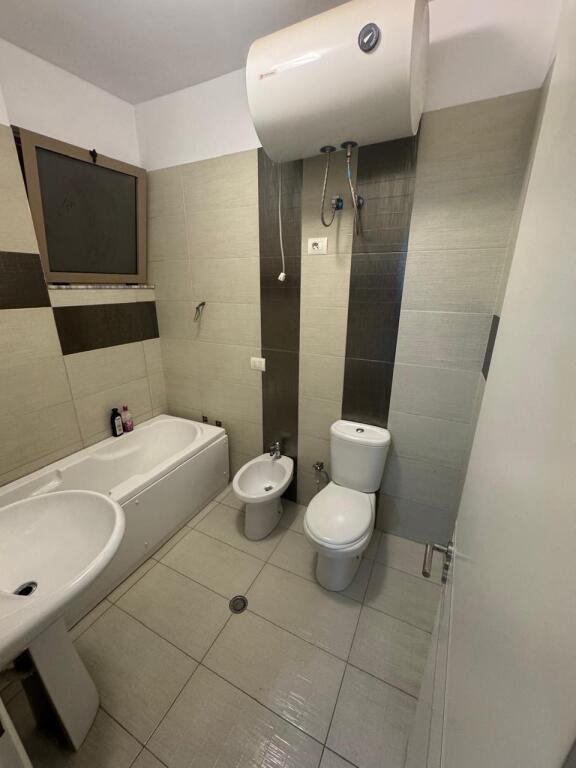 🏡 Shitet Apartament 2+1+2