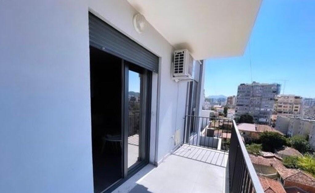 Shitet Apartament 1+1 me Hipotekë, Pranë Prokurorisë së Tiranës – Kati i 8, Totalisht i Mobiluar
