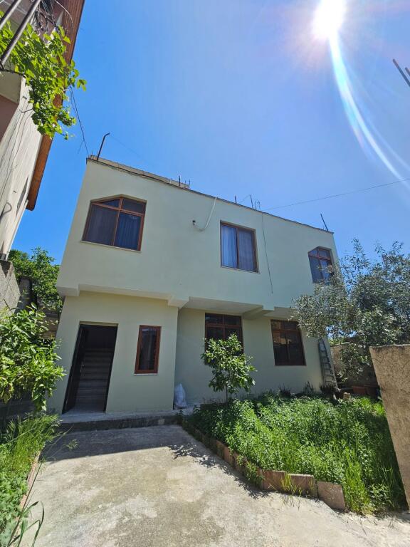 ✨Shitet *Shtëpi Private* *1 Kat (3+1+2wc) +1 Kat gjysëm-nëntoke* + *Truall* ne 📍Kombinat, Tirane -- *185,000€*