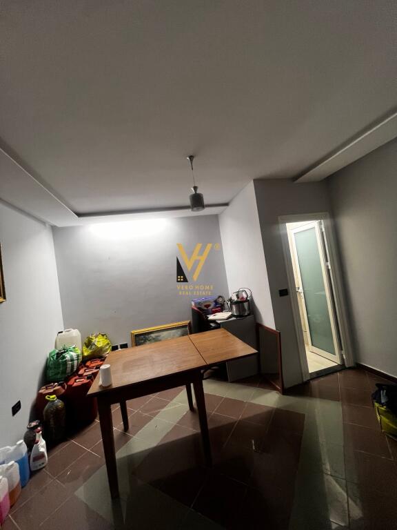 JEPET DYQAN 16 M2 ME QIRA TEK QYTETI STUDENTI 35.000 LEKE