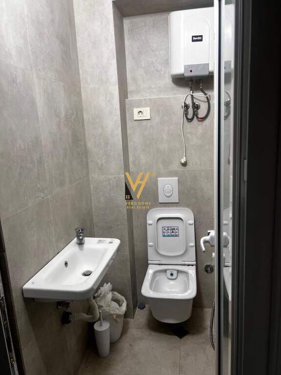 JEPET DYQAN 16 M2 ME QIRA TEK QYTETI STUDENTI 35.000 LEKE