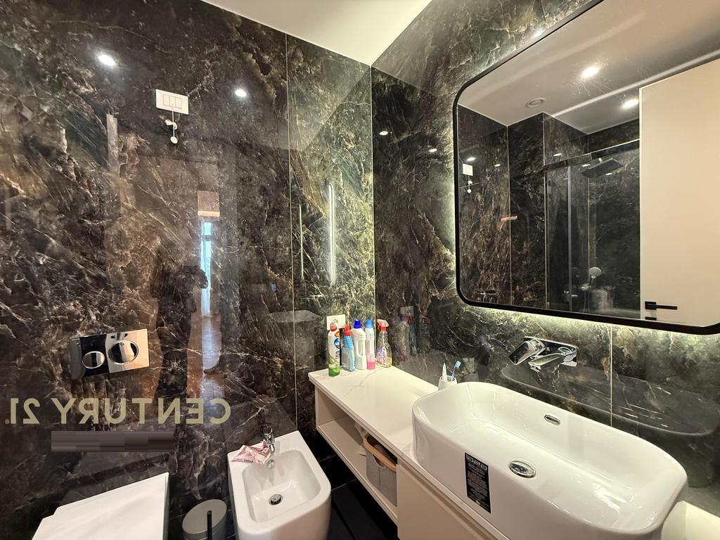 JAPIM ME  QIRA APARTAMENT +POST PARKIMI TEK REZIDENCA LAKE VIEW!