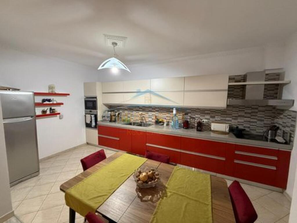 Shitet,Apartament 2+1+2+Depo,21 Dhjetori,Tiranë