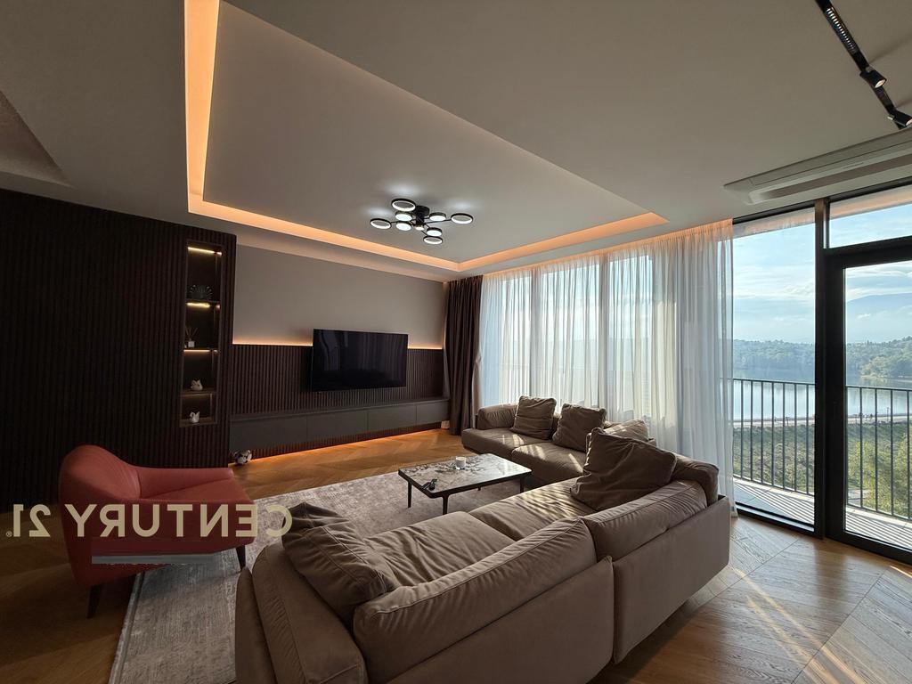 JAPIM ME  QIRA APARTAMENT +POST PARKIMI TEK REZIDENCA LAKE VIEW!