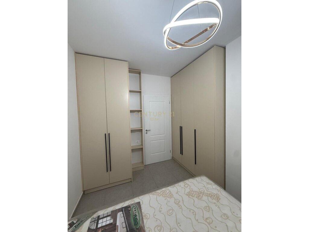 Qira, Apartament 2+1+2, Astir
