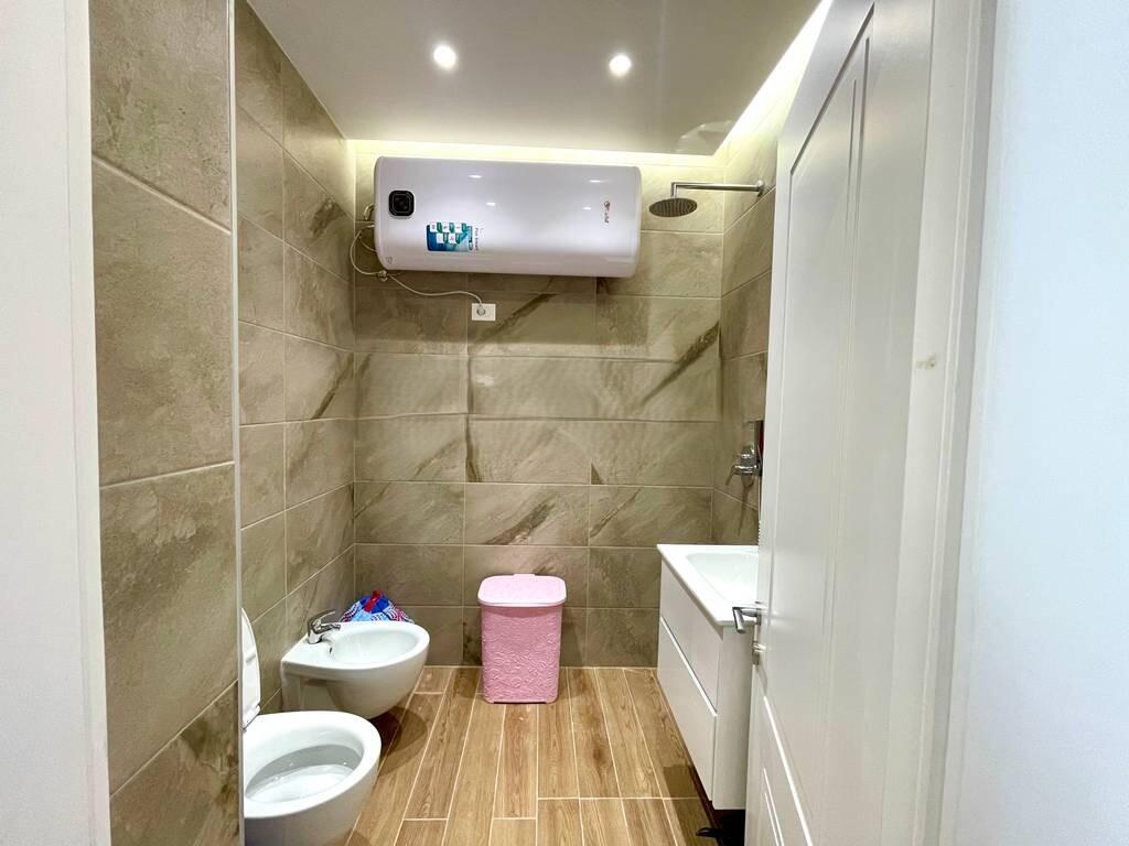 Jepet me Qira Apartament 2+1+2 – Pranë Kopshtit Botanik, 800 €/muaj