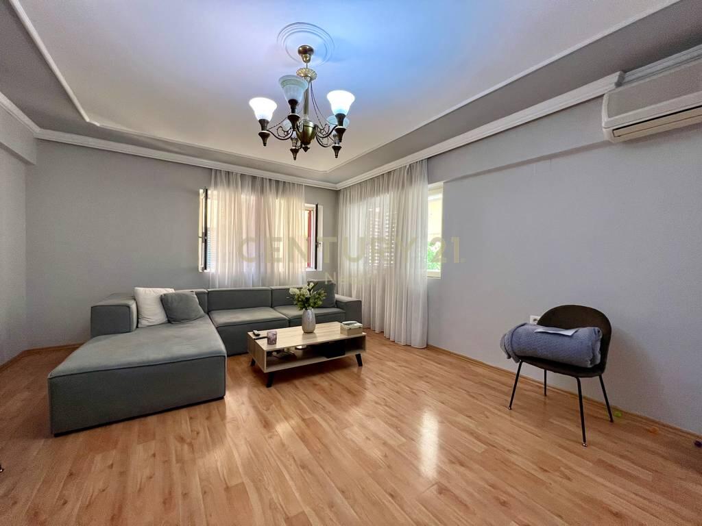 🌇 Functional apartment with 3 rooms and parking, near Shtraus Square!