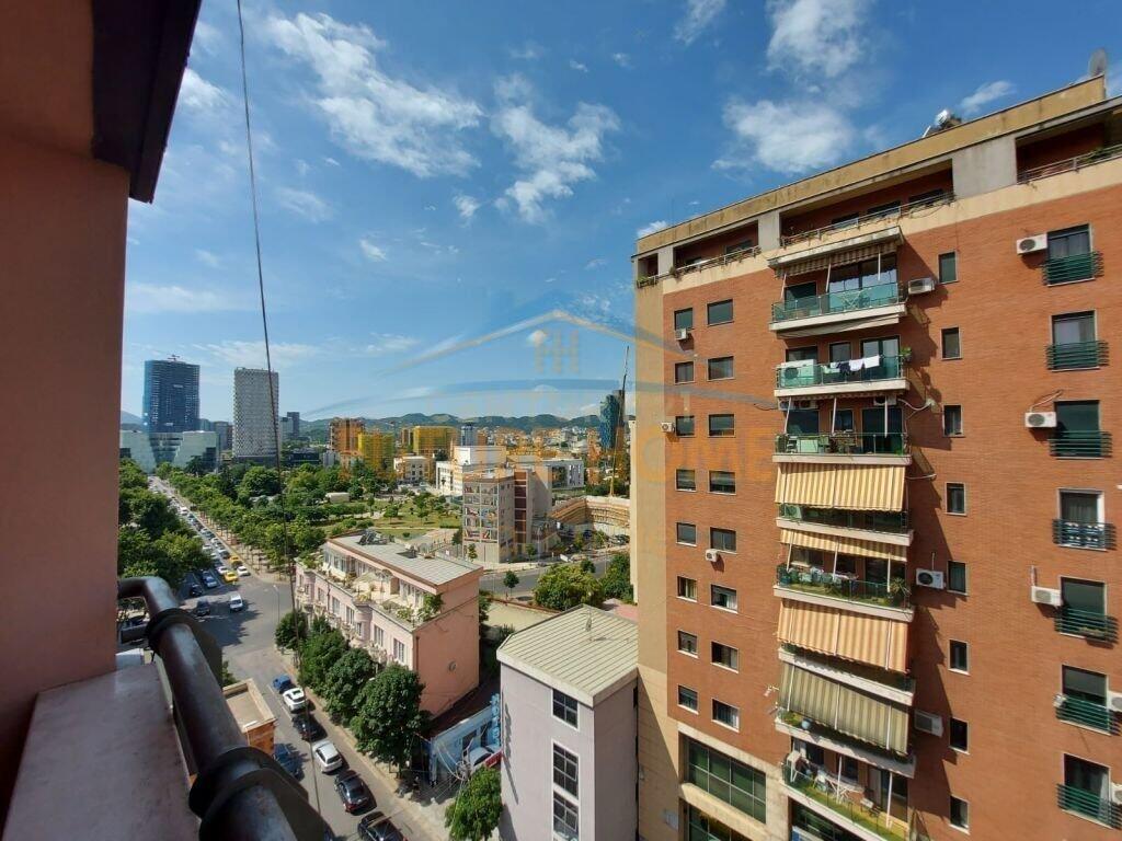 JEPET ME QERA APARTAMENT 2+1 TEK RRUGA BARRIKADAVE