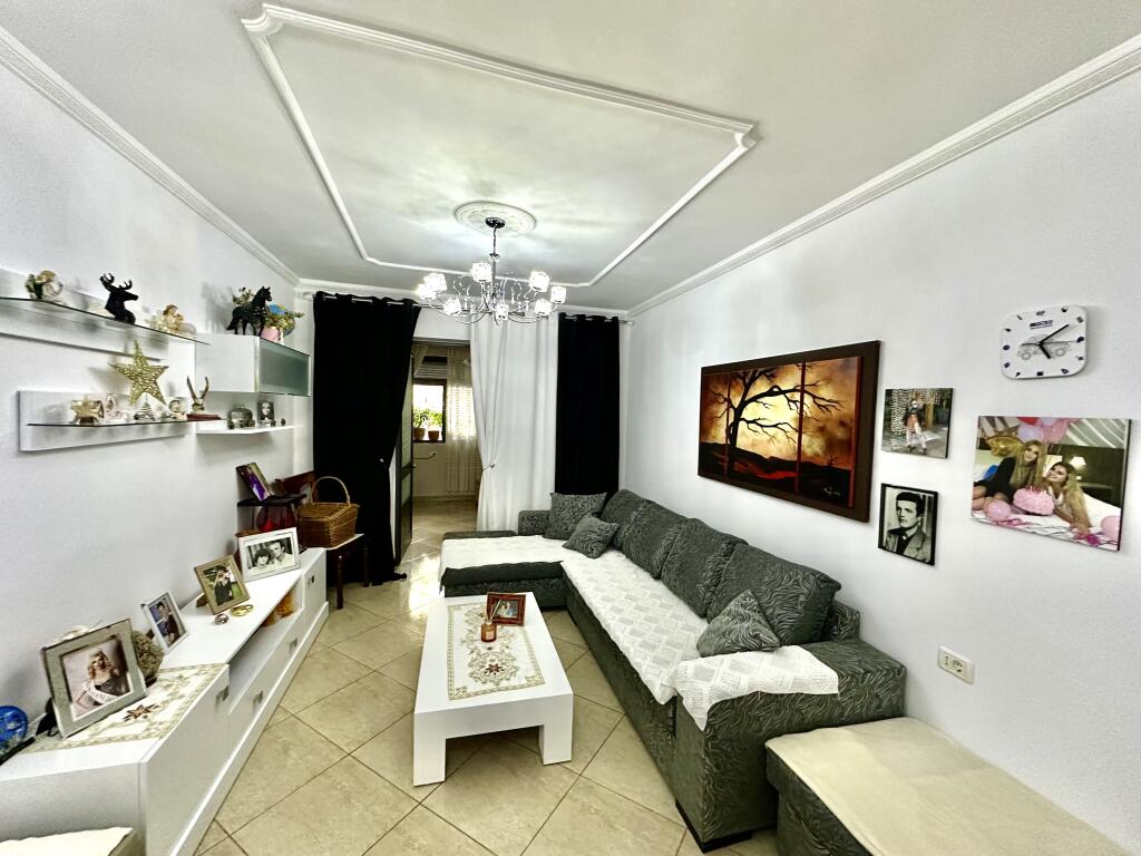 Shitet apartament 2+1 në Elbasan