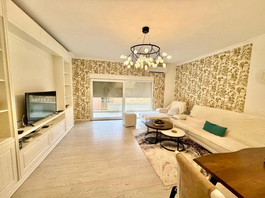 APARTAMENT 3+1 ME QIRA – PRANË AMBASADËS AMERIKANE
