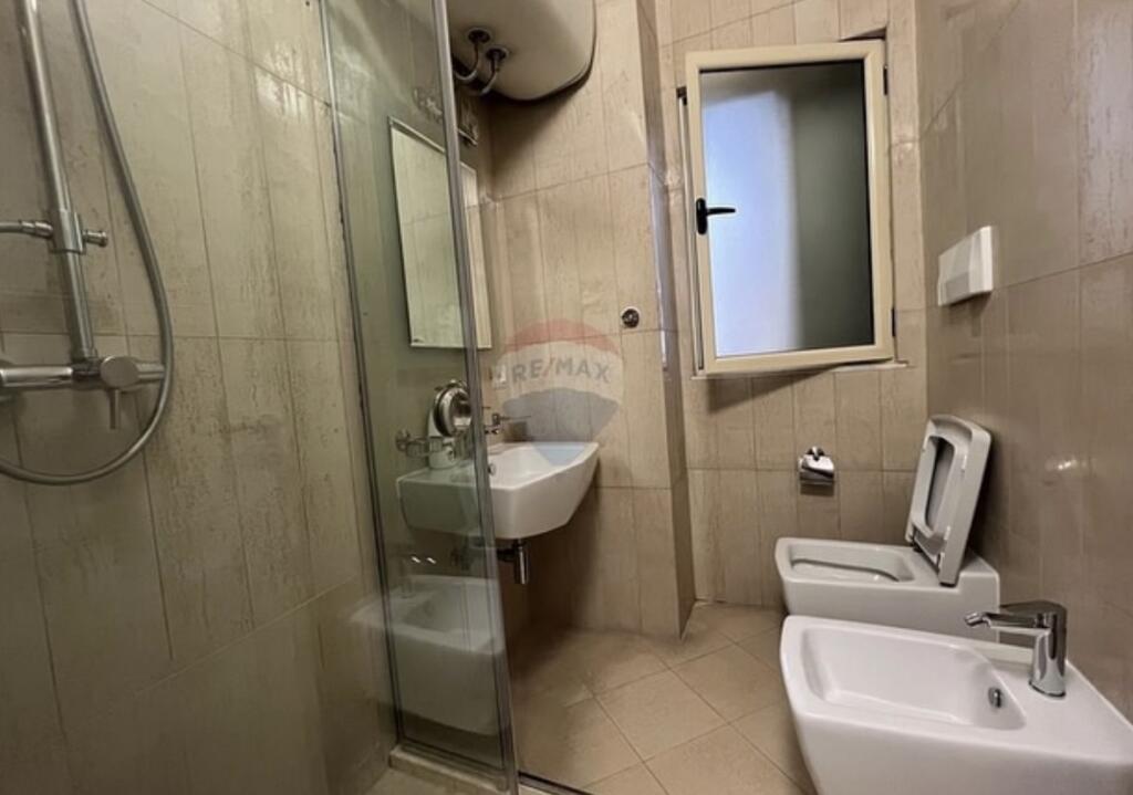 Apartament 2+1 me Qira në Myslym Shyr, Tiranë