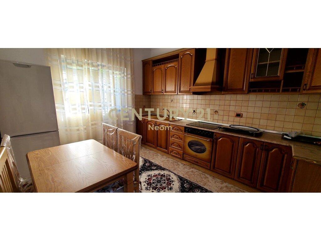 🏡 Shtëpi private me oborr dhe parkim në zemër të Tiranës – Jordan Misja!
