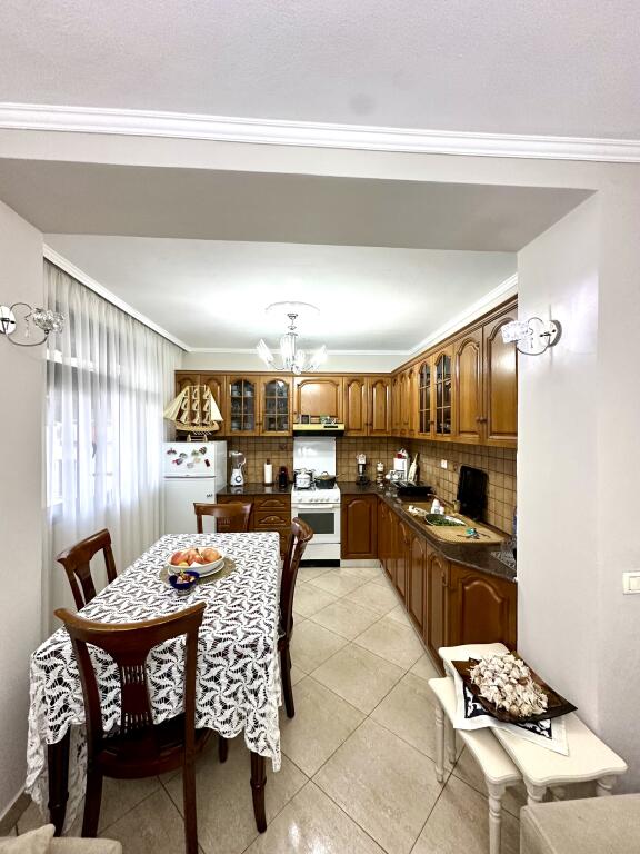 Shitet apartament 2+1 në Elbasan