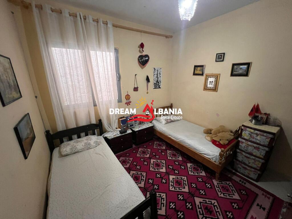Apartament 2+1 i mobiluar ne shitje ne Vasil Shanto prane shkolles “Vasil Shanto” ne Tirane (ID 4129544)