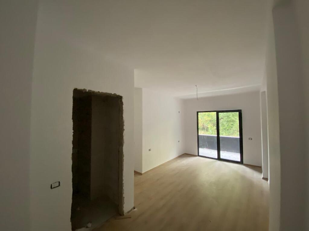 Shitet Apartament 2+1+2poste parkimi📍Xheluks, rruga Elbasanit