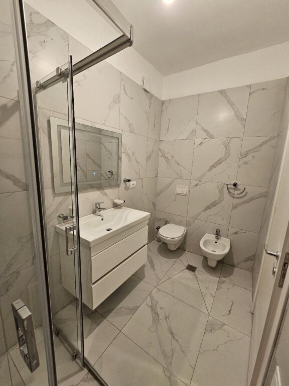 Apartament 2+1+2 tualete, Kopshti zologjik!