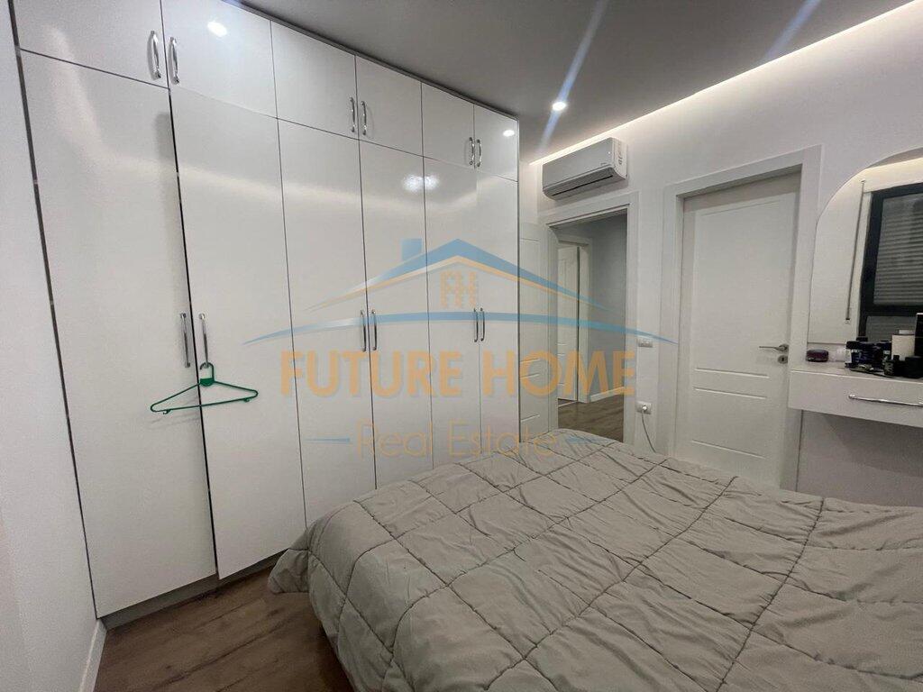 Shitet, Apartament 2+1+2, Kinostudio, Tiranë.