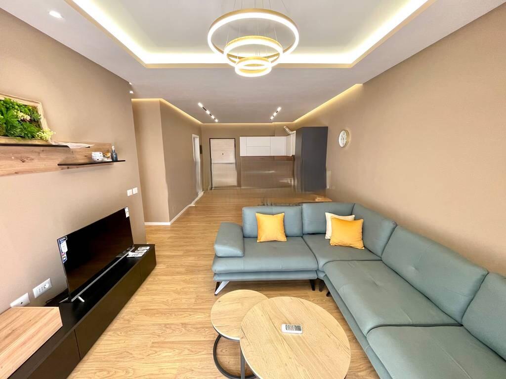 Jepet me Qira Apartament 2+1+2 – Pranë Kopshtit Botanik, 800 €/muaj