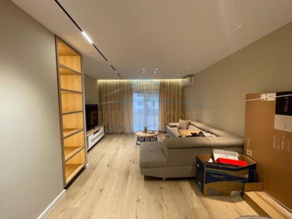Shitet , Apartament 2+1+2 , Bulevardi Migjeni , Tirane