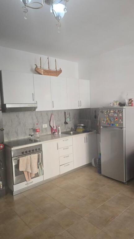 Shitet Apartament ne Golem