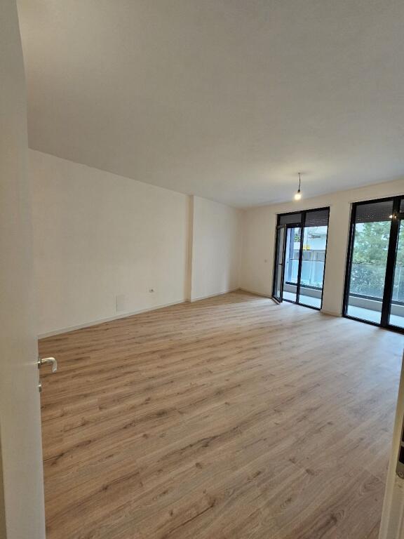 Apartament 2+1+2 tualete, Kopshti zologjik!