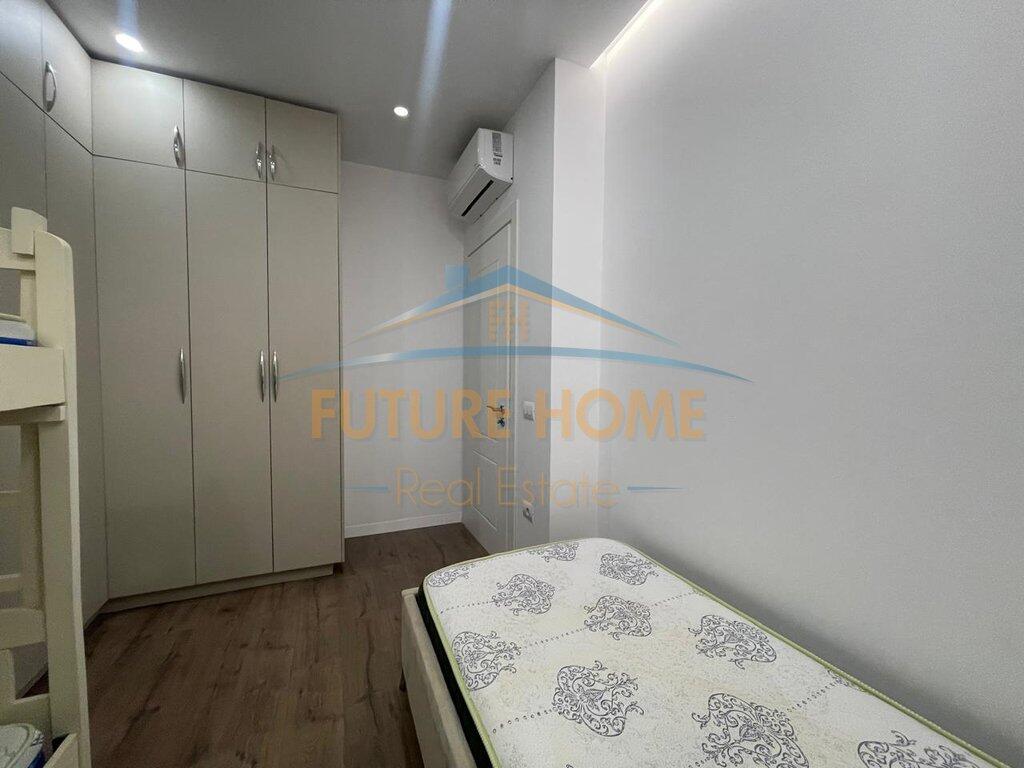 Shitet, Apartament 2+1+2, Kinostudio, Tiranë.