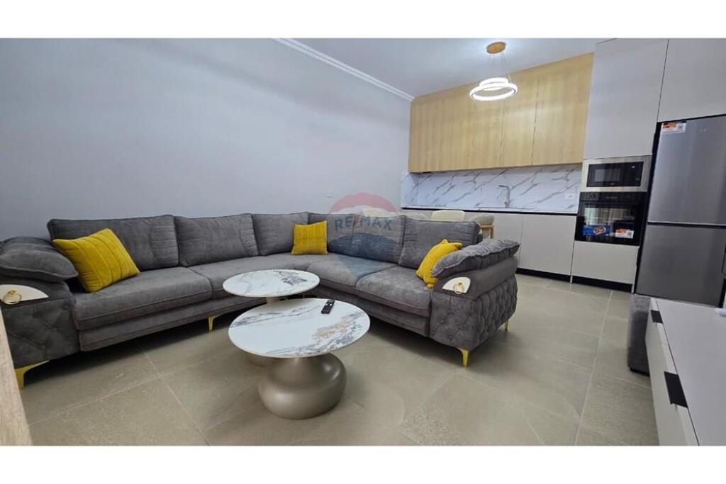 Ofrohet me qira apartament (2+1+2) plus postparkim