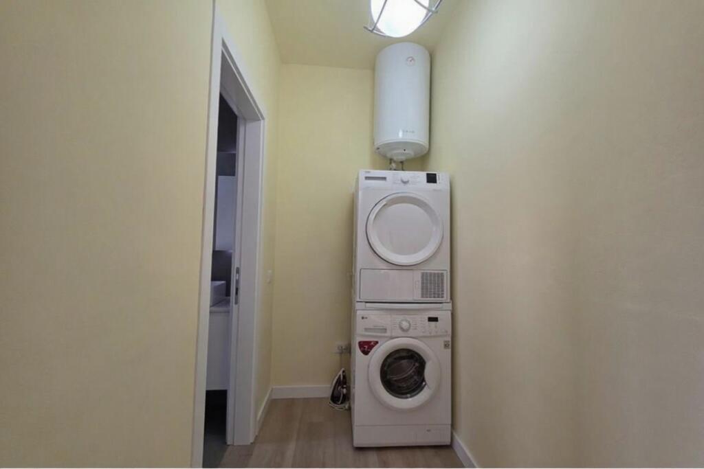 🏡 Garsoniere e Re me Qira – Qendër Tiranë (Zona Myslym Shyri / Rruga e Kavajës)