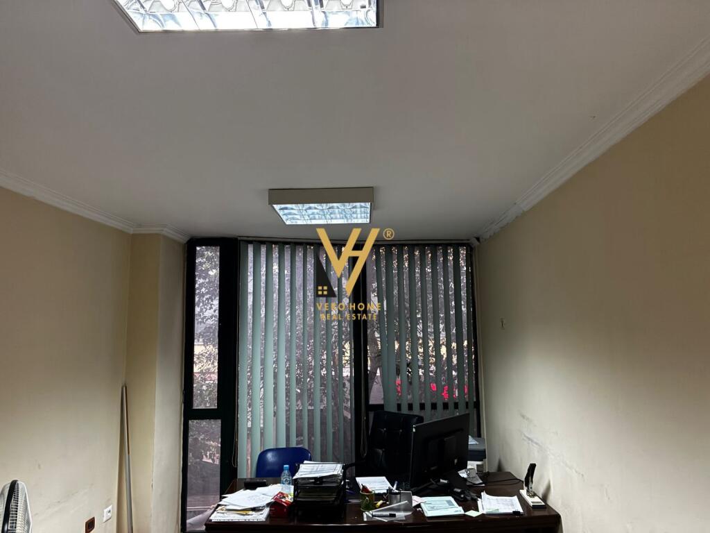 OFFICE 30 M2 FOR RENT AT 21 DHJETORI 40,000 LEKE
