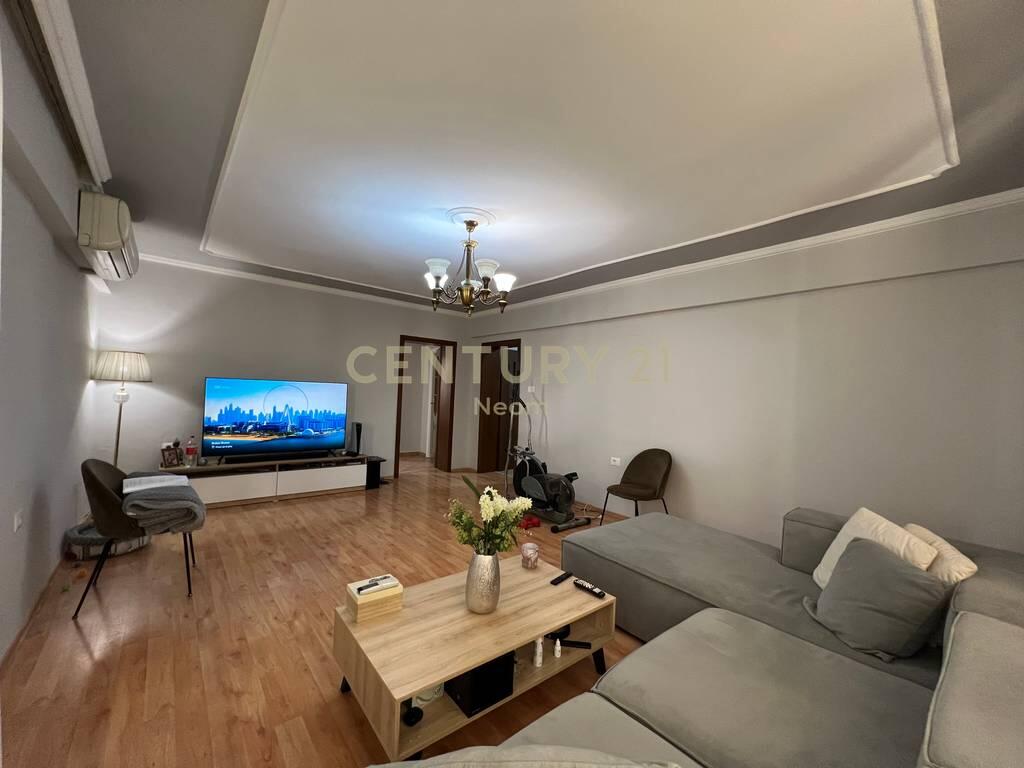 🌇 Functional apartment with 3 rooms and parking, near Shtraus Square!